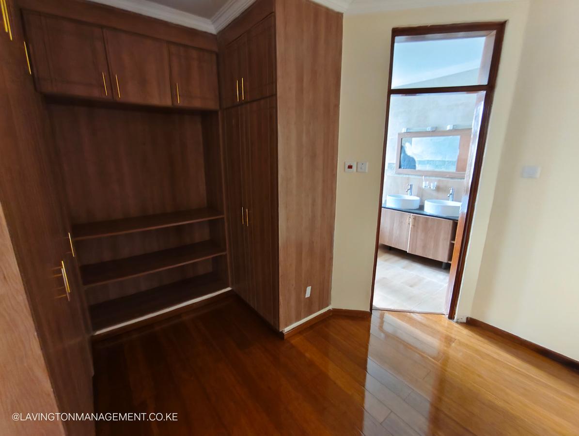 5 Bed Townhouse with En Suite at Lavington - 15
