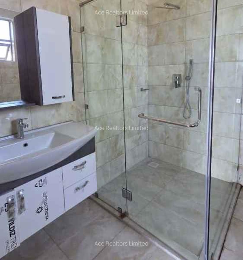 5 Bed Apartment with En Suite at Parklands - 11