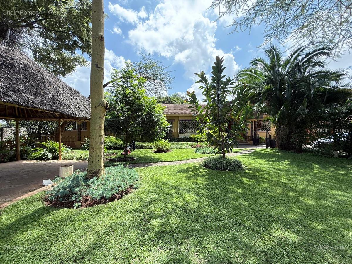 5 Bed House with En Suite in Lavington - 5