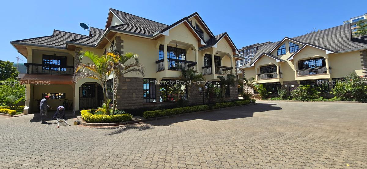 5 Bed Townhouse with En Suite at Lavington Road - 2