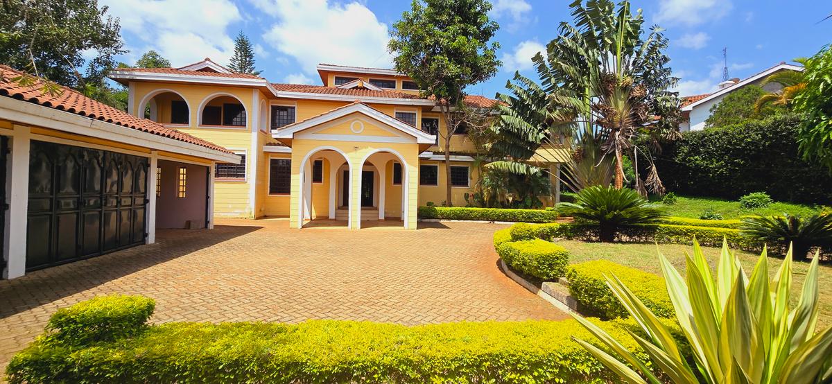 5 Bed House with En Suite at Flem Tree - 2