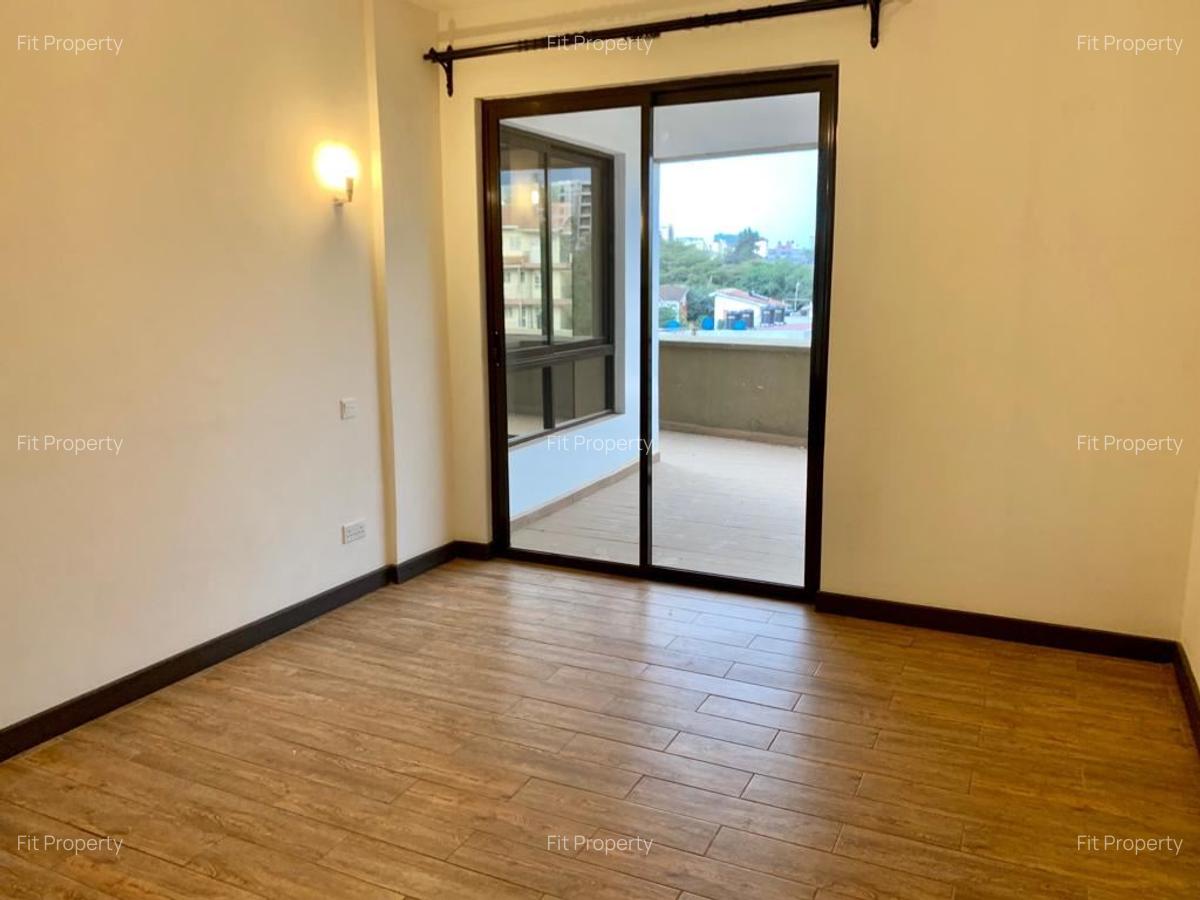 3 Bed Apartment with En Suite in Parklands - 17