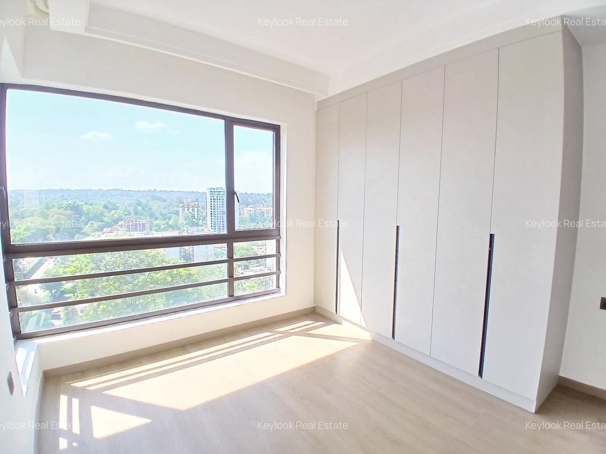 3 Bed Apartment with En Suite at Riverside Drive - 8