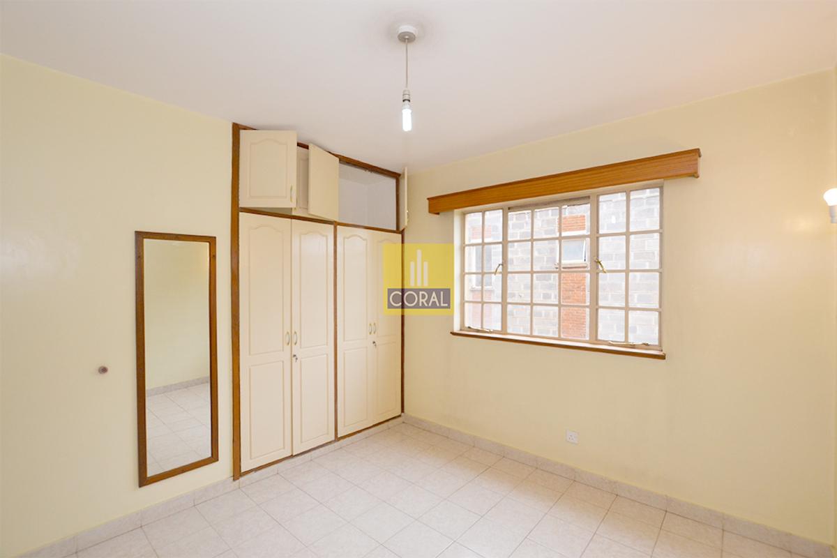 4 Bed Apartment with Parking in Parklands - 16