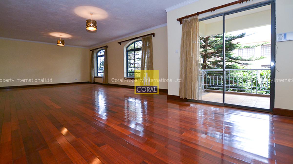 3 Bed Apartment in Riverside - 1