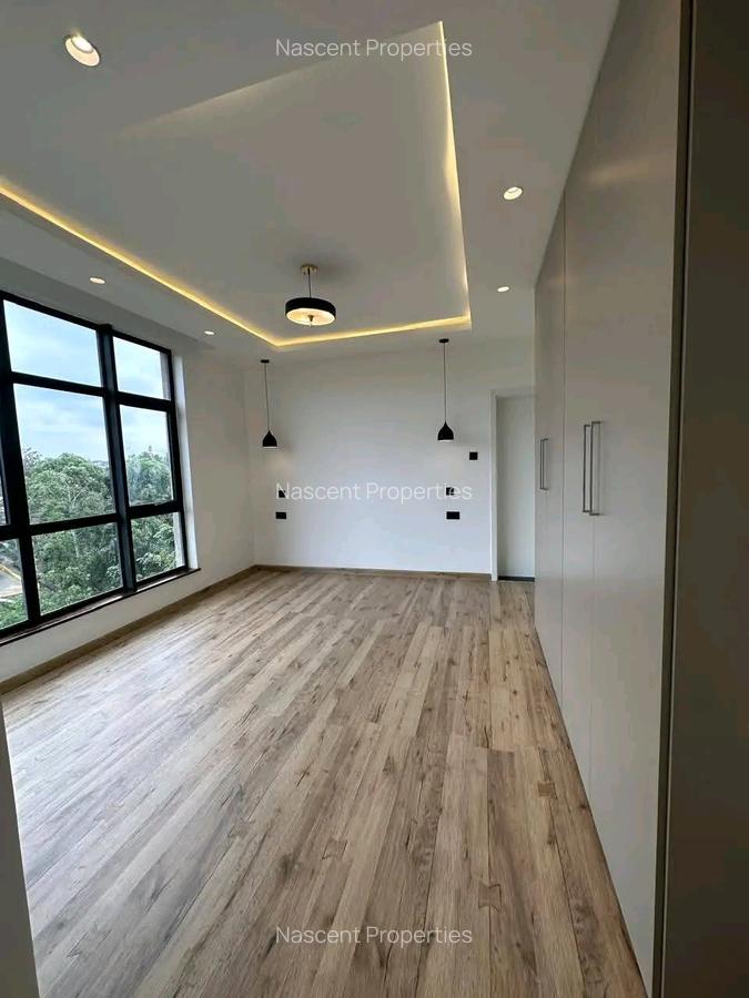 4 Bed Apartment with En Suite in Riverside - 4