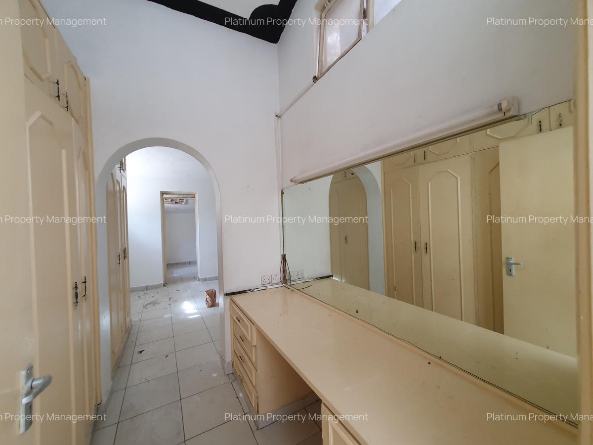 4 Bed House with En Suite at 2Nd Parklands Avenue - 12