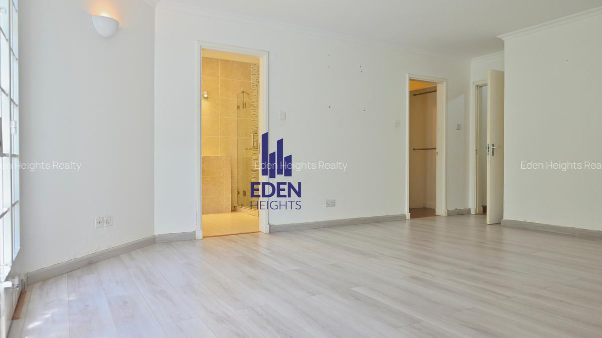 4 Bed House with En Suite in Lavington - 18