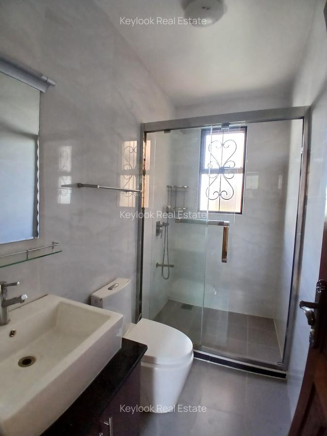 5 Bed Townhouse with En Suite at Lavington - 14