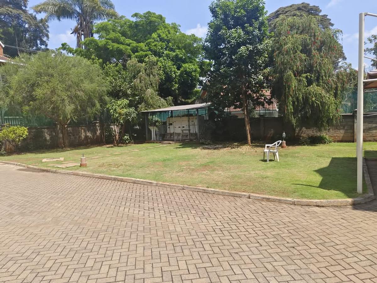 5 Bed Villa with En Suite at Lavington - 2