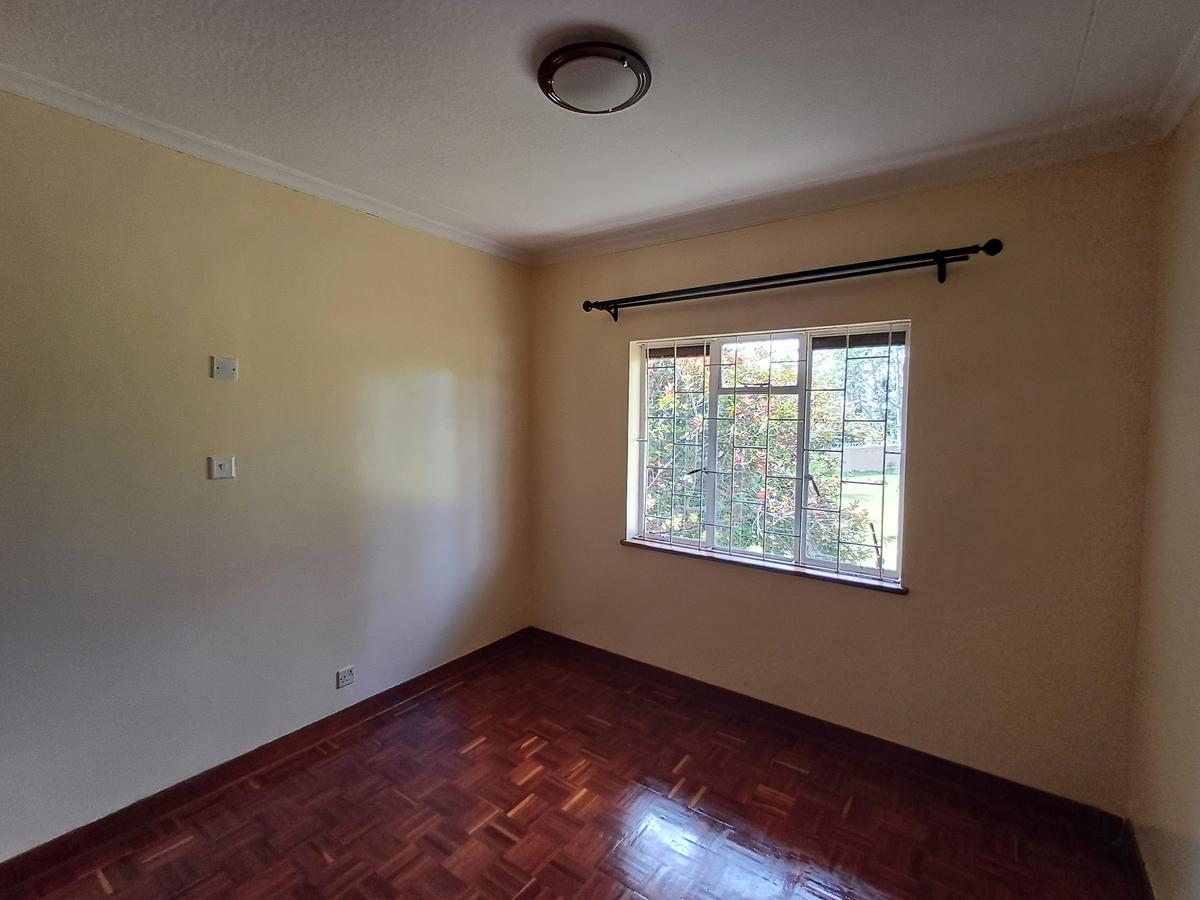 4 Bed House with En Suite in Lavington - 17