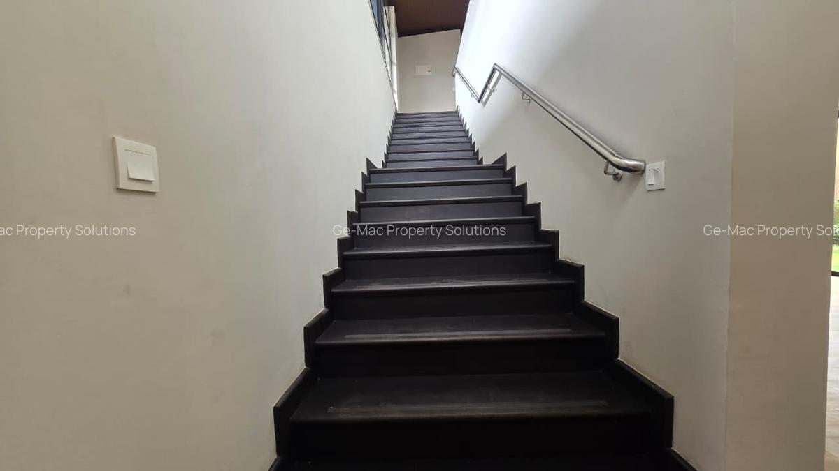 4 Bed House with En Suite in Runda - 4