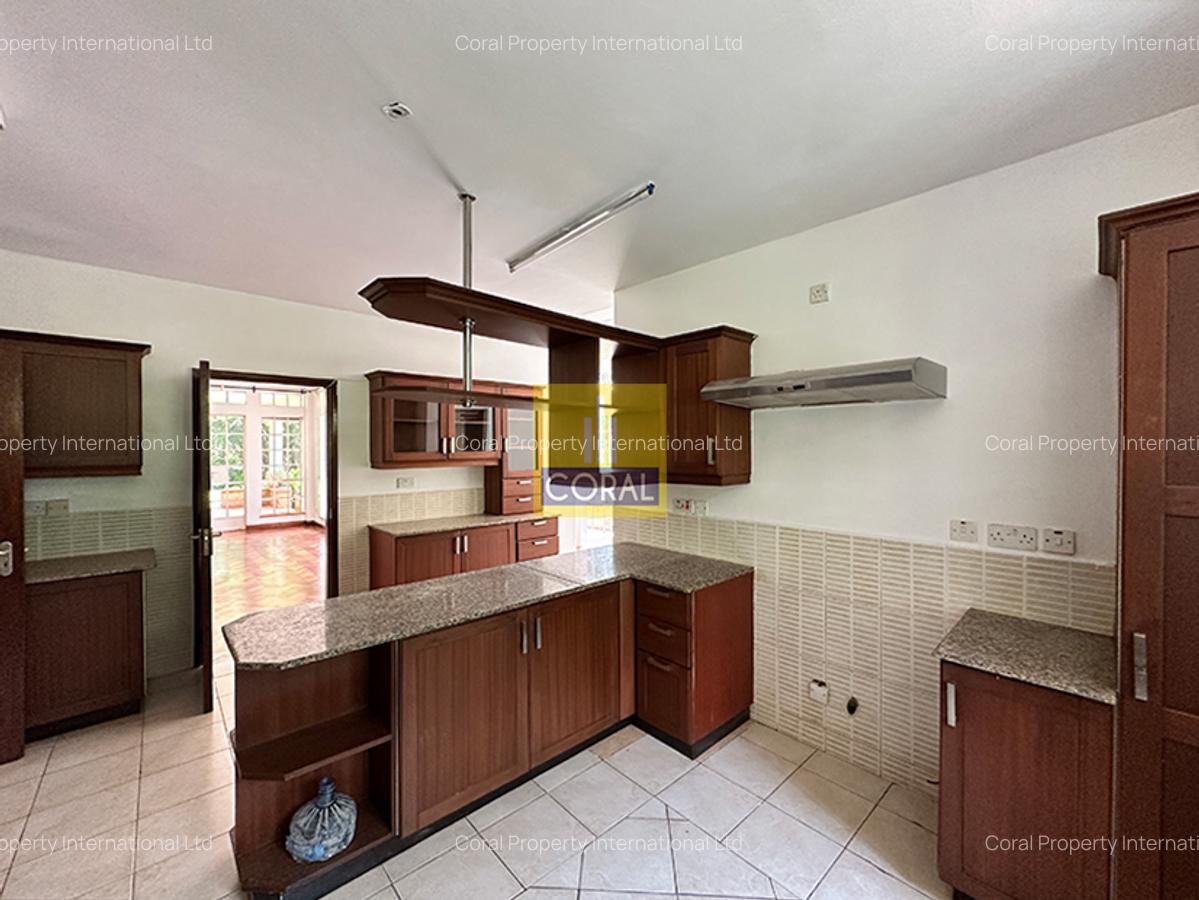 5 Bed House in Rosslyn - 5