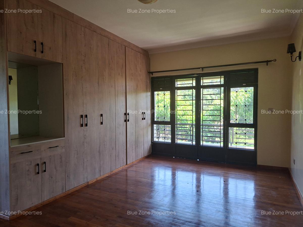 5 Bed Townhouse with En Suite at Off Panafric Insurance Avenue - 18