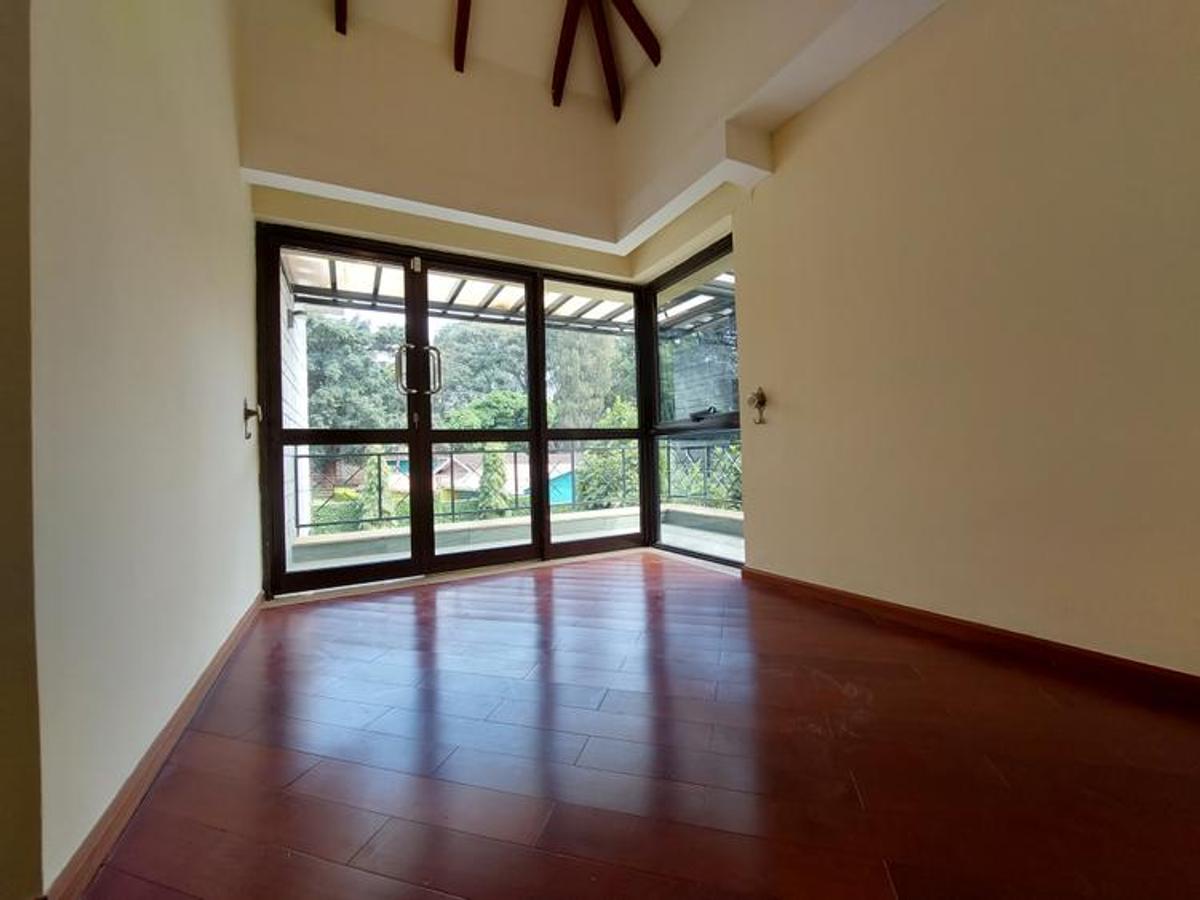 5 Bed Townhouse with En Suite at Lavington Green - 10