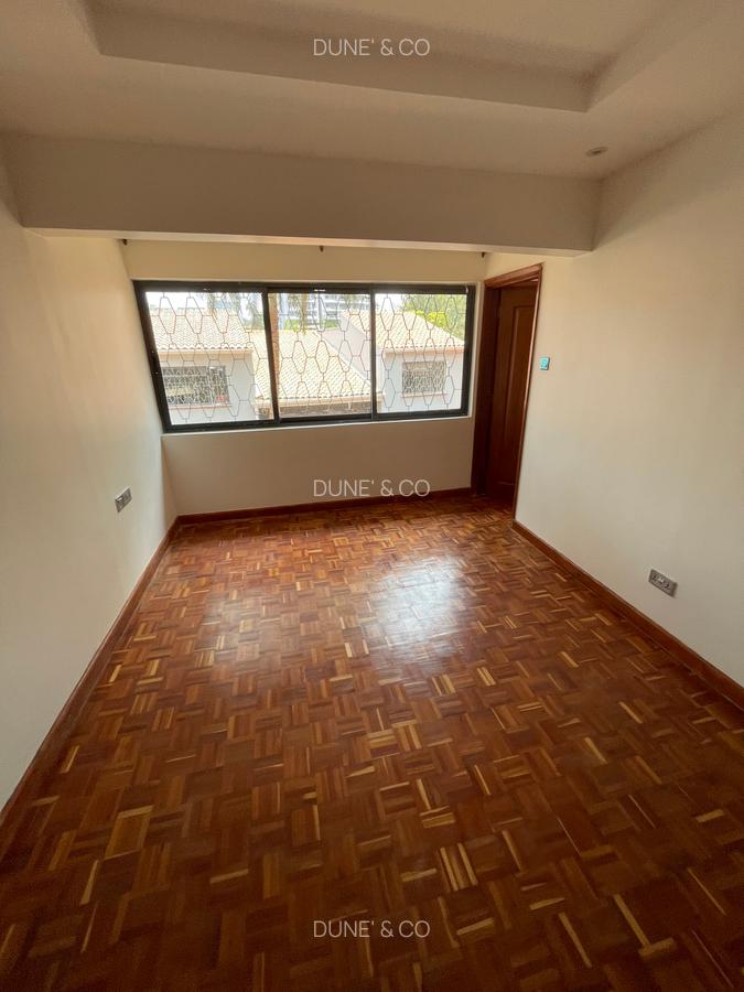 4 Bed Townhouse with En Suite in Westlands Area - 18