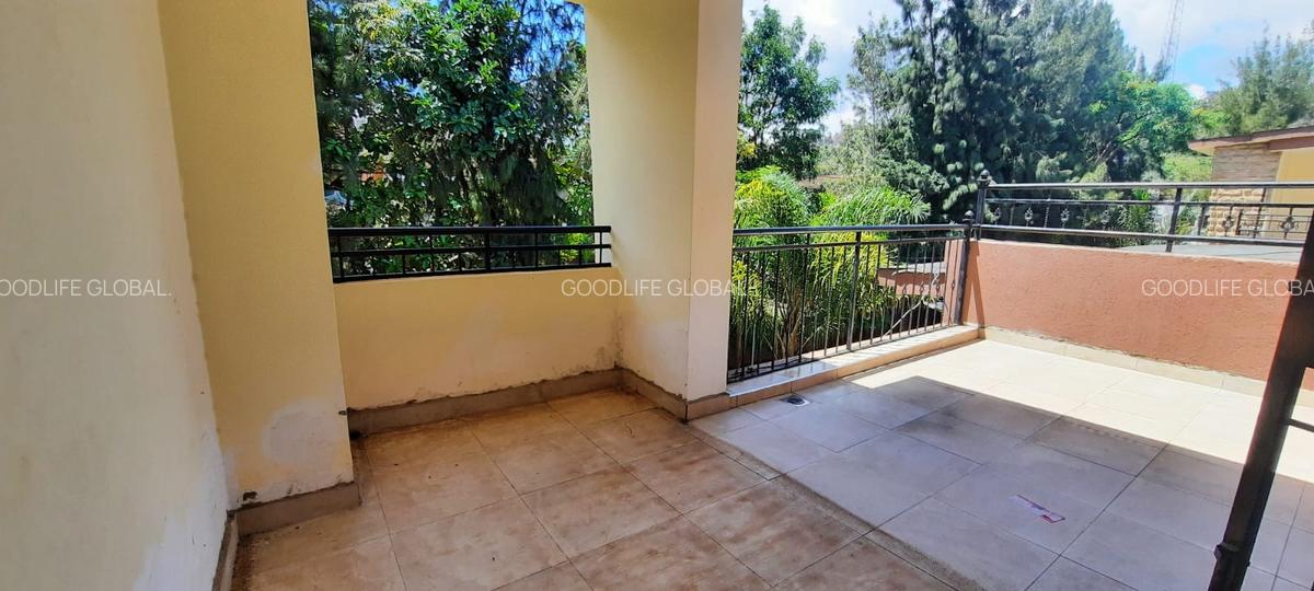 5 Bed Townhouse with En Suite at Lavington - 5