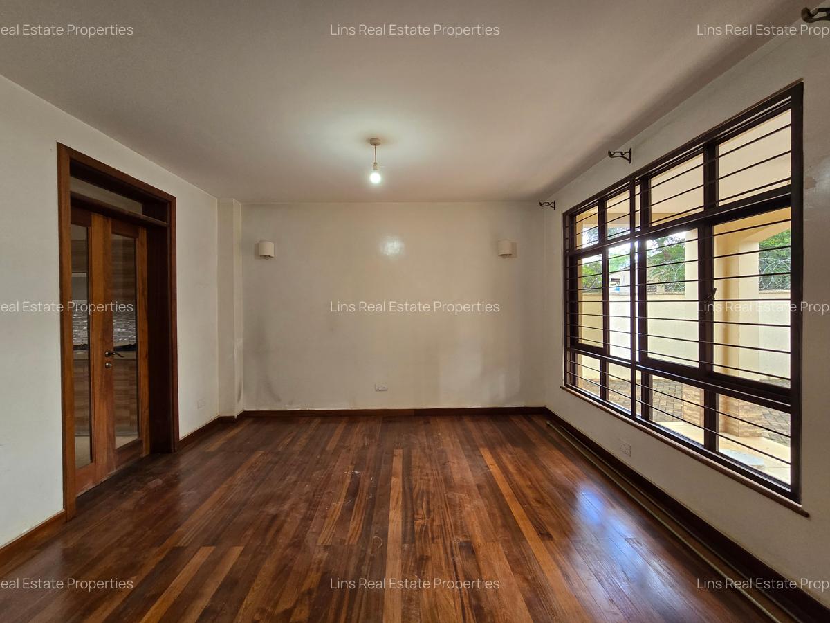 5 Bed Townhouse with En Suite in Lavington - 8