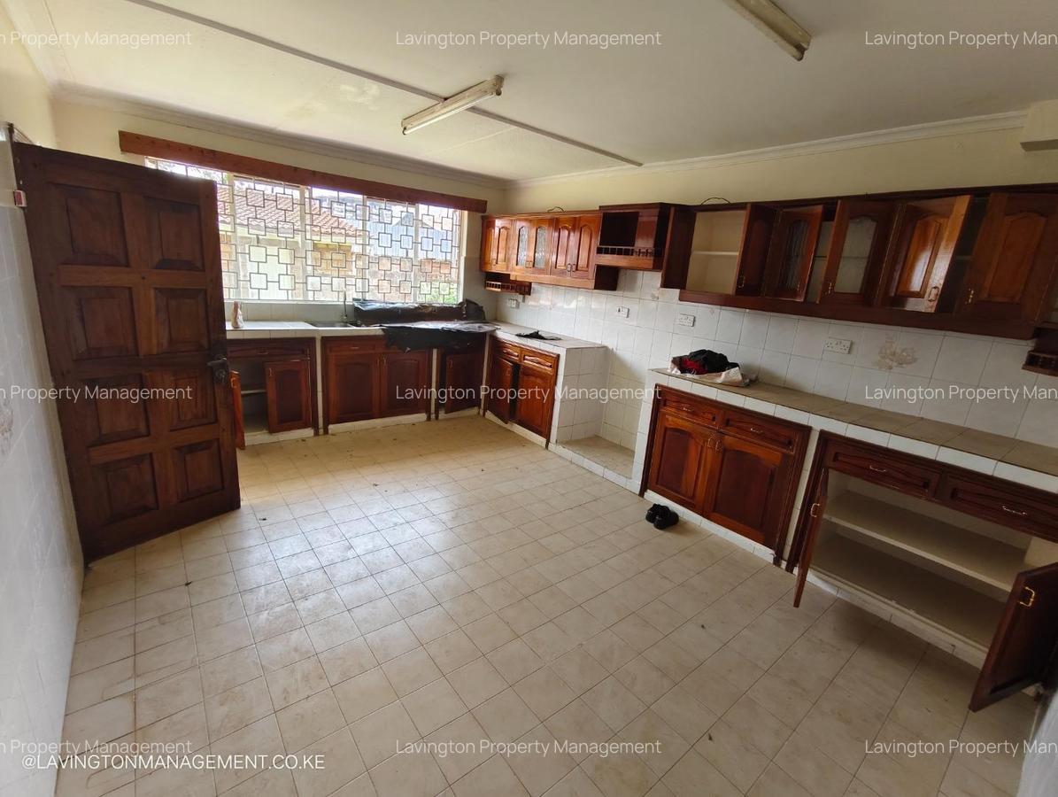 5 Bed Townhouse with En Suite at Lavington Green - 4