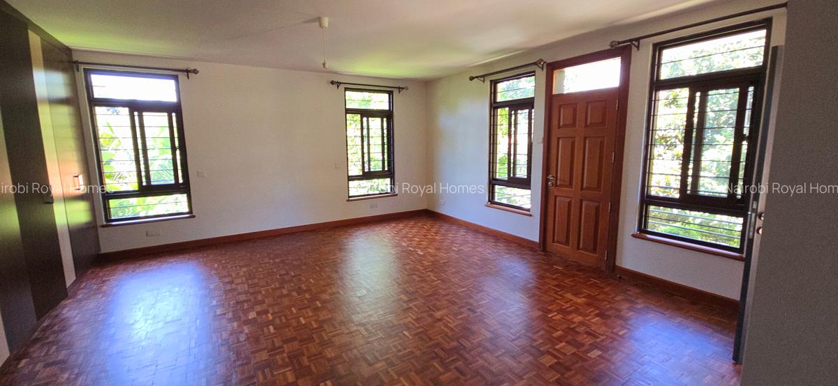 6 Bed Townhouse with En Suite at Lavington Green - 18