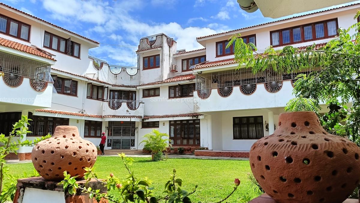 4 Bed Townhouse with En Suite at Greenwood Drive - 1