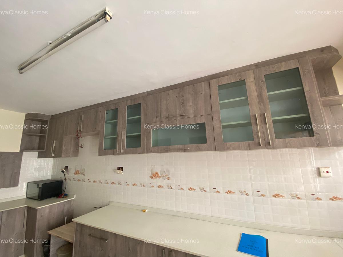 4 Bed Villa with En Suite at Lavington - 3