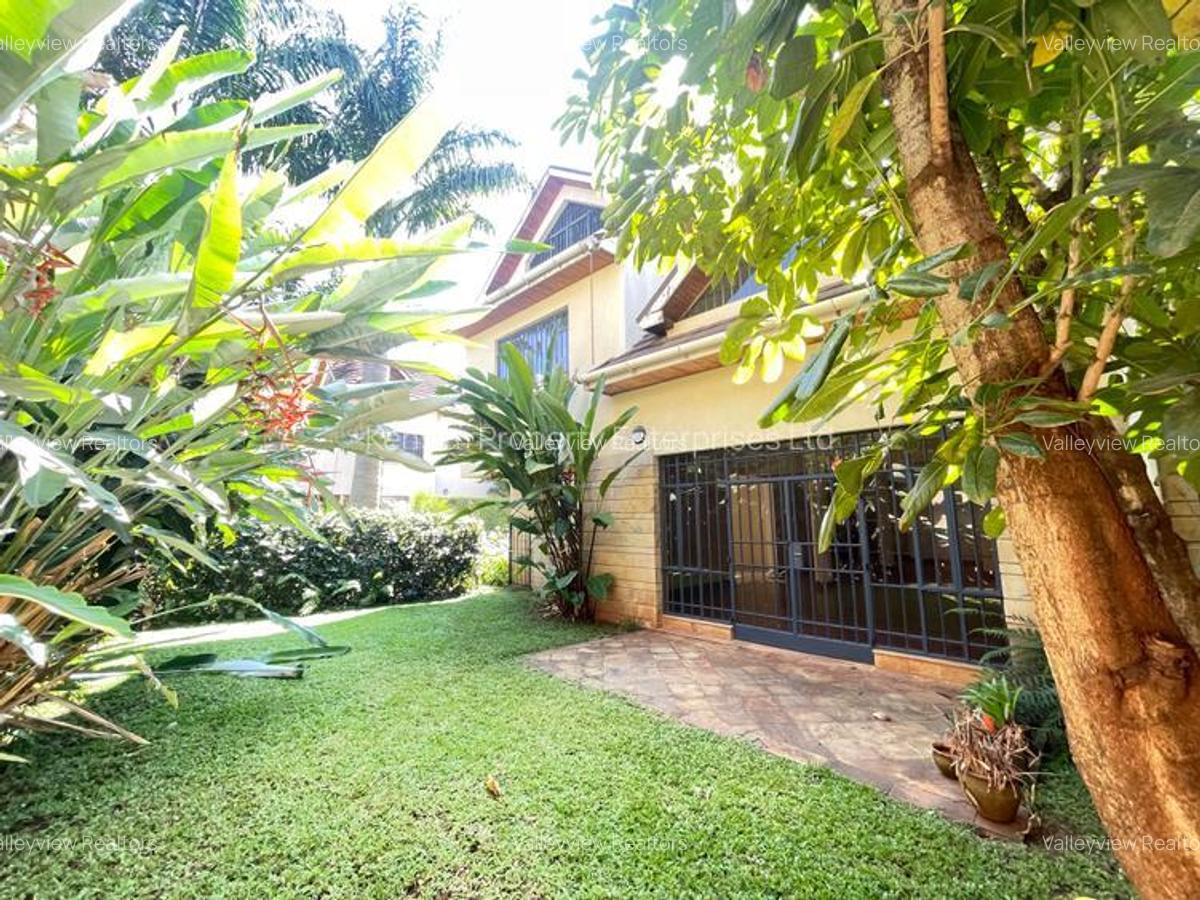 5 Bed Townhouse with En Suite at Lavington - 9