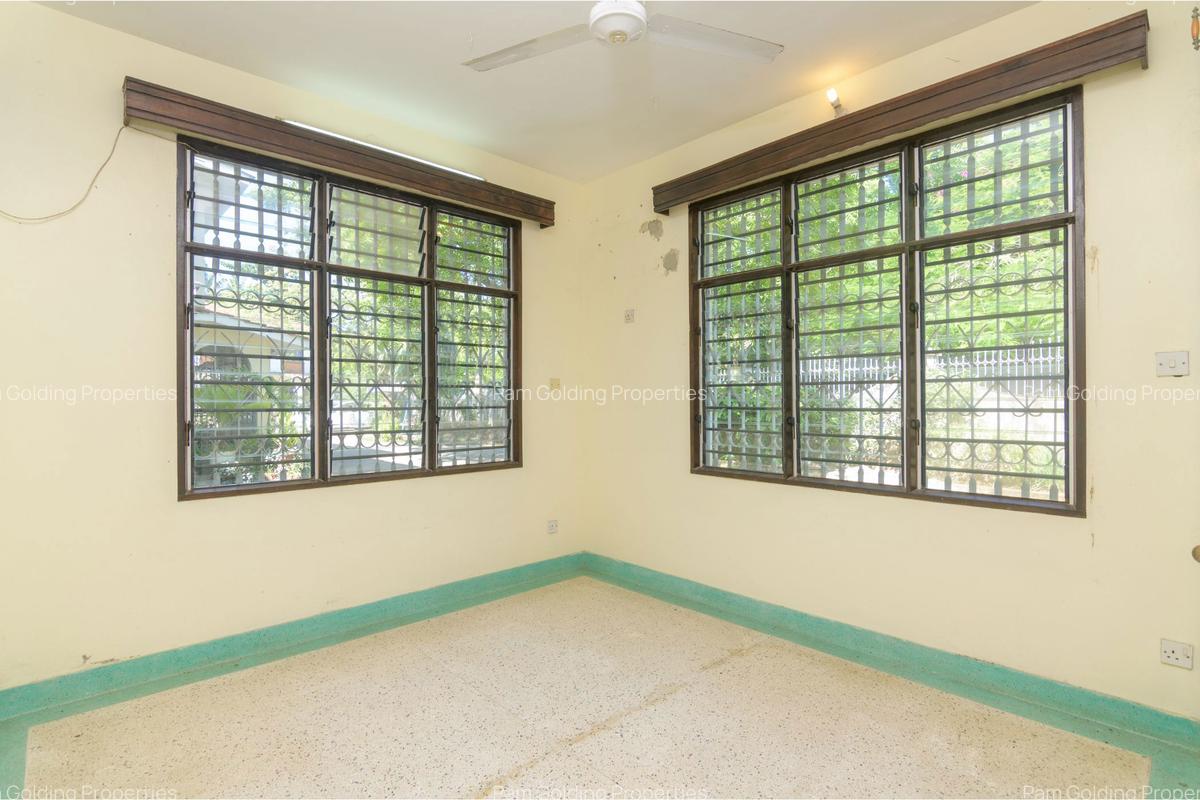 4 Bed Townhouse with Garden at Neem Avenue - 4