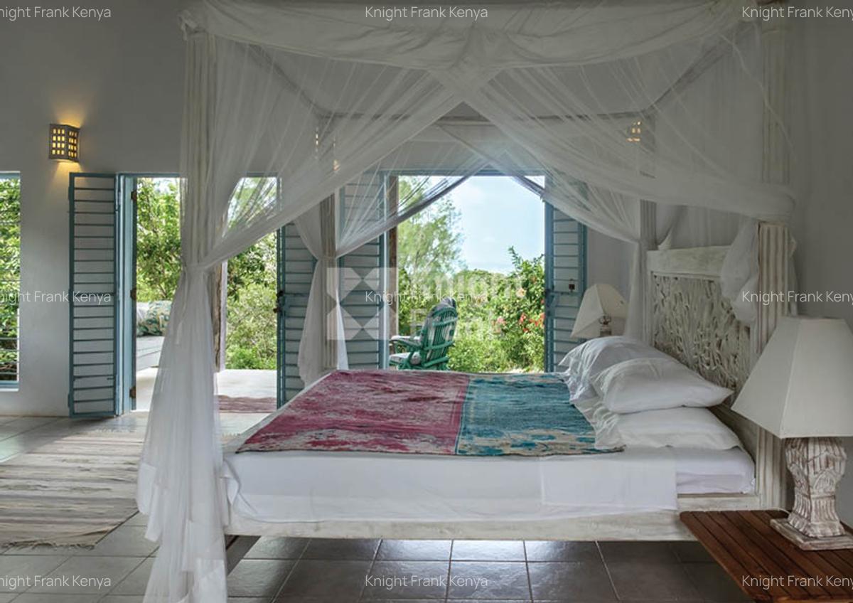 4 Bed House with Swimming Pool at South Of Mida Creek - 10