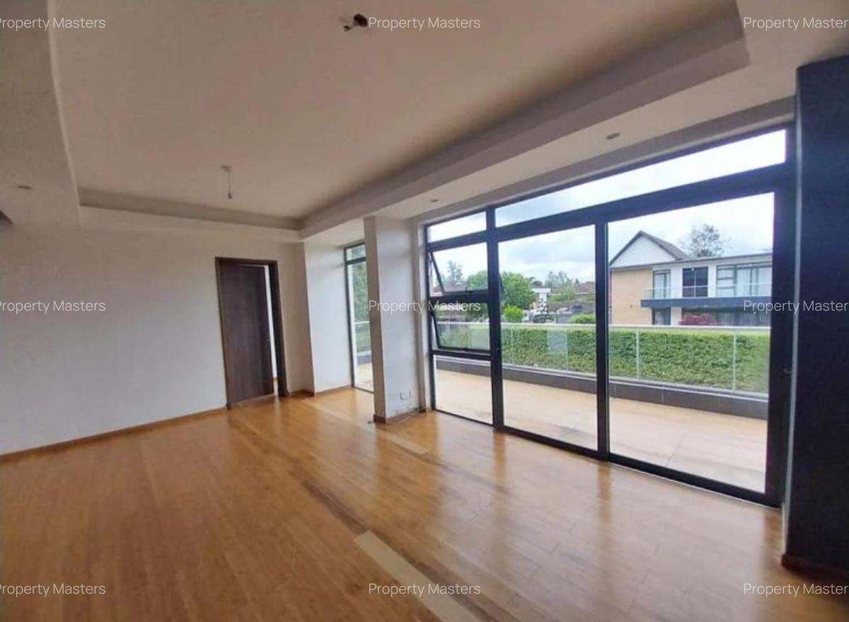 4 Bed House with En Suite at Garden Estate - 9