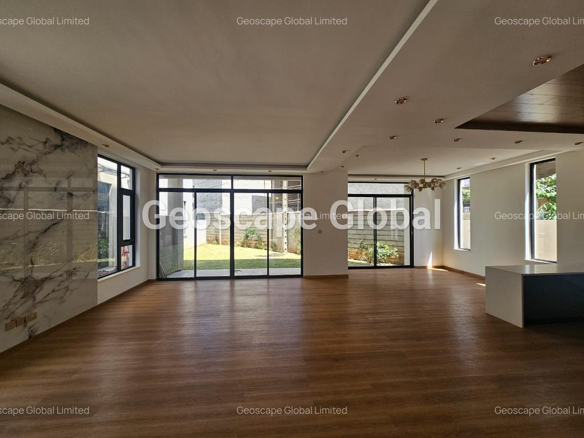 5 Bed Townhouse with En Suite in Lavington - 12