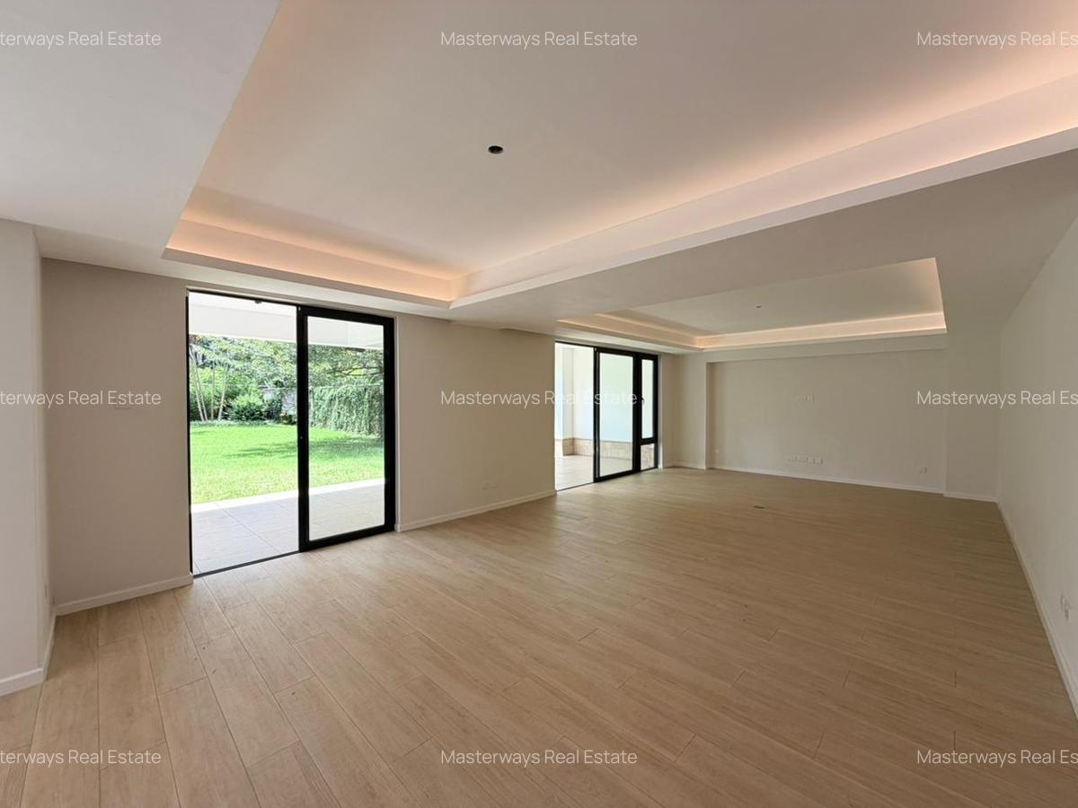 6 Bed Villa with En Suite in Kyuna - 3