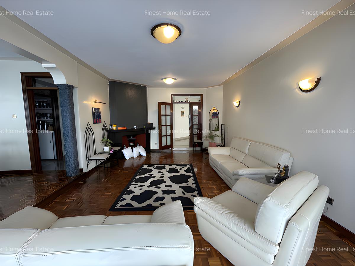 5 Bed Townhouse with En Suite in Riverside - 5