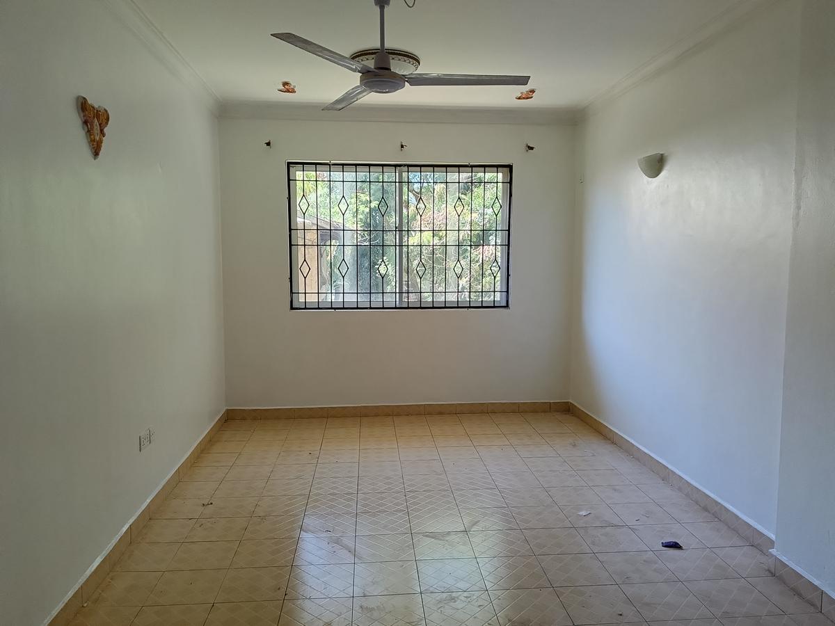 Serviced 1 Bed Apartment with En Suite at Bamburi - 5