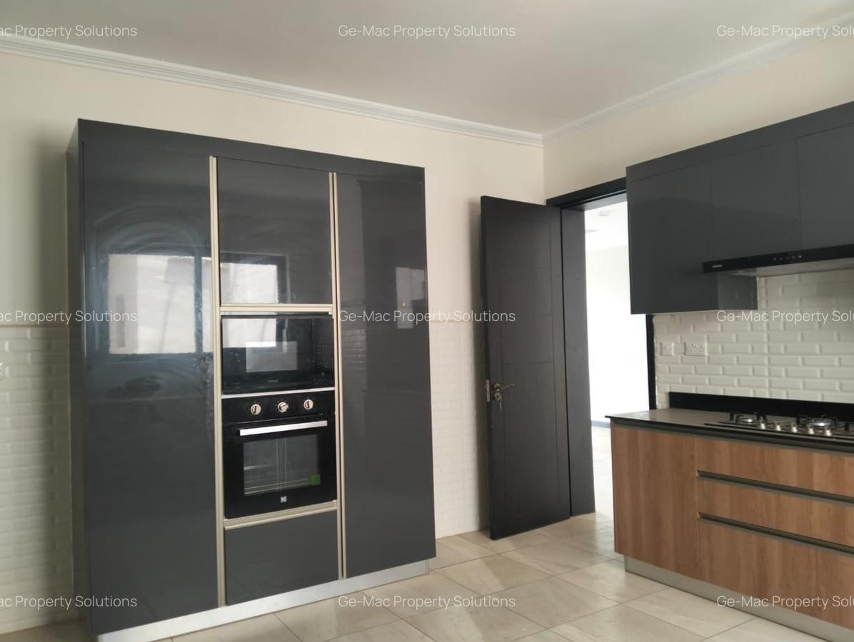 3 Bed Apartment with En Suite in Lavington - 14