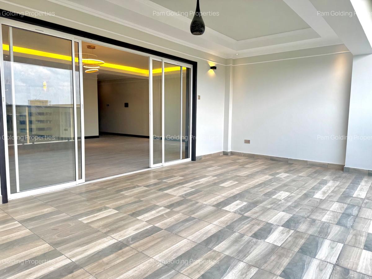 3 Bed Apartment with En Suite in Riverside - 15