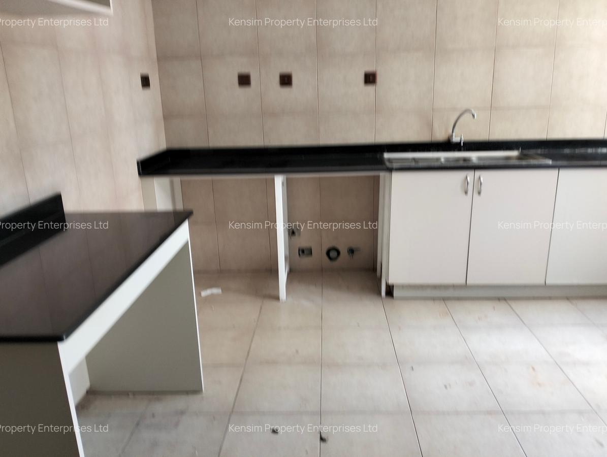 5 Bed Townhouse with En Suite in Lavington - 18