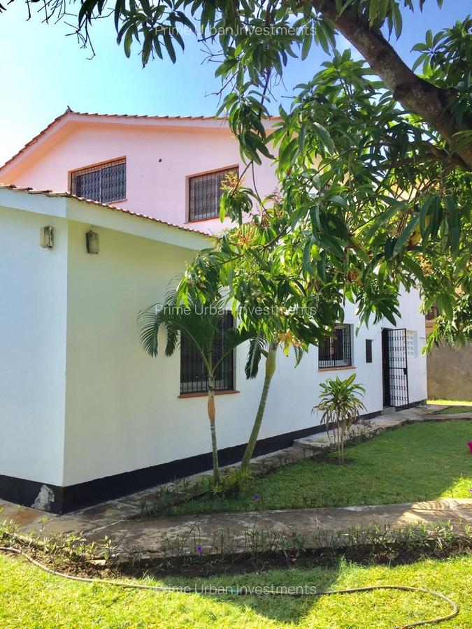 4 Bed House with En Suite in Nyali Area - 2