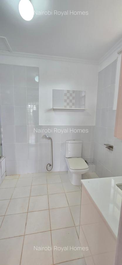 4 Bed House with En Suite at Rosslyn Heights - 7