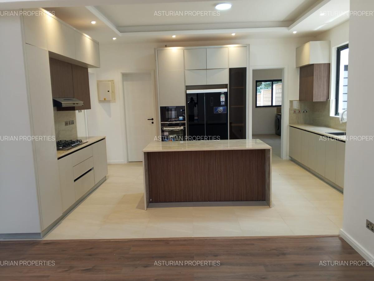 5 Bed Townhouse with En Suite in Lavington - 1