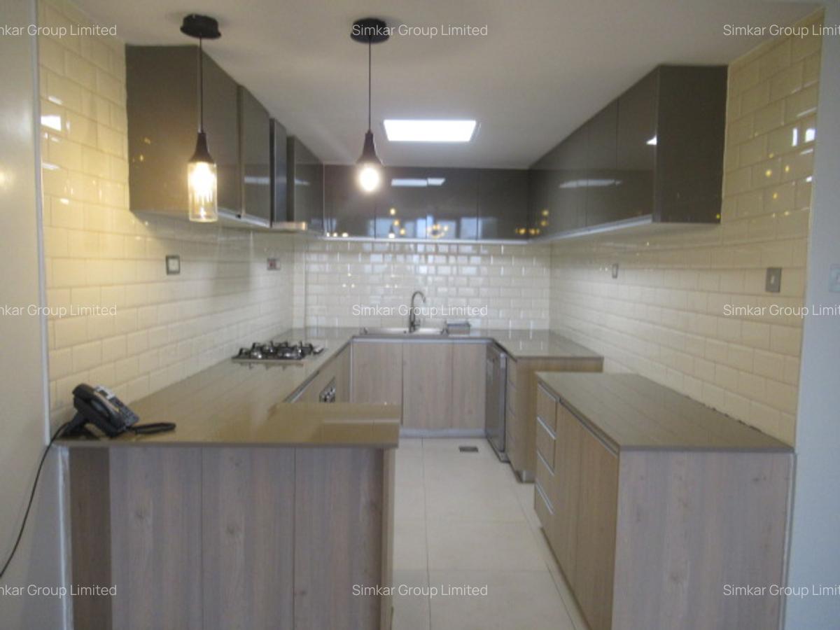 2 Bed Apartment with En Suite at Riverside Drive - 5