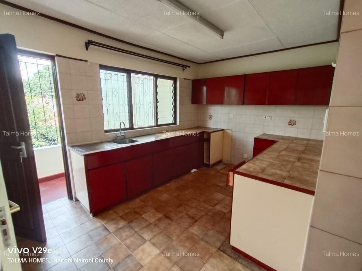 3 Bed Apartment with En Suite at Denis Pritt - 4