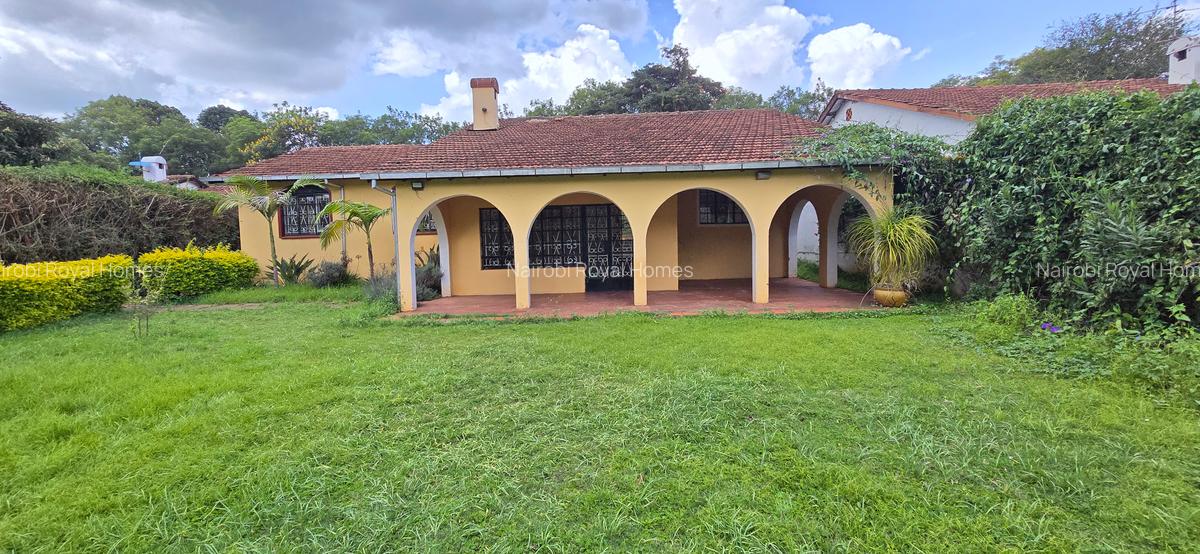 4 Bed House with En Suite at Loresho Road - 17