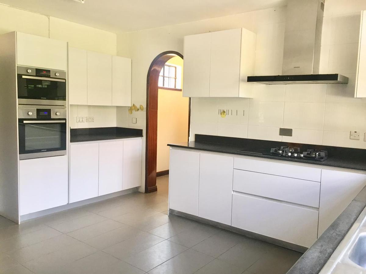 4 Bed House with En Suite in Runda - 8