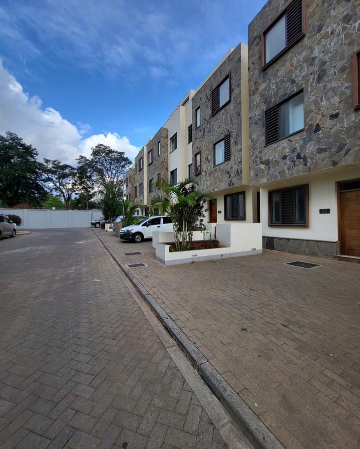 4 Bed Villa with Swimming Pool in Garden Estate - 6