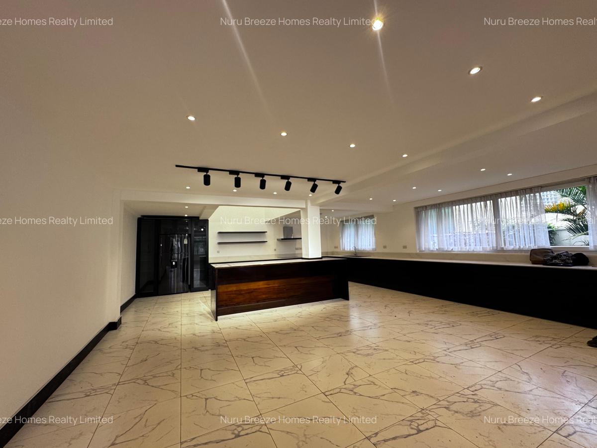 5 Bed House with En Suite in Runda - 2