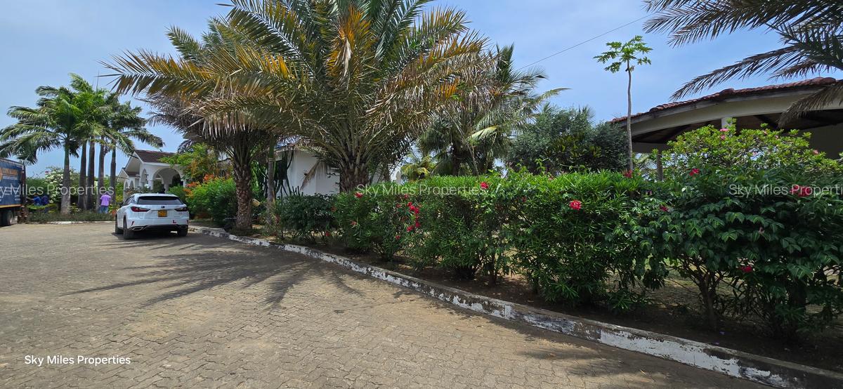 7 Bed Villa with En Suite at Serena Area - 9