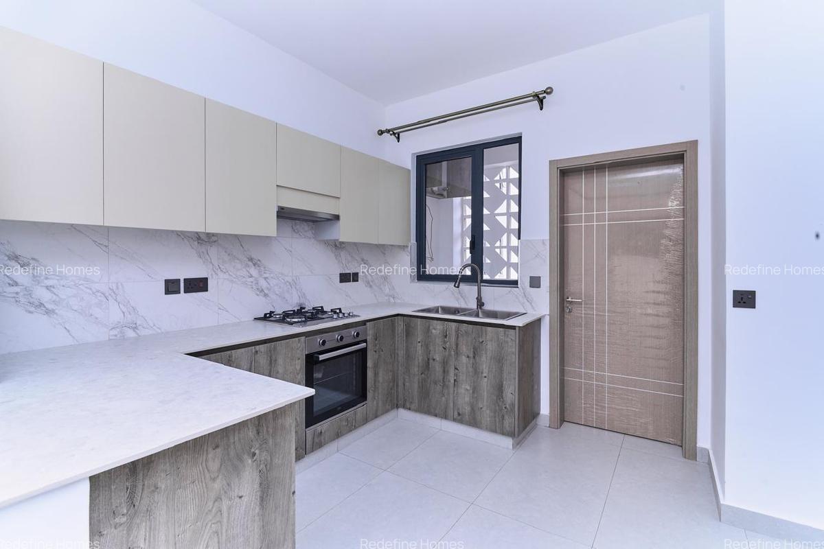 2 Bed Apartment with Gym in Brookside - 5