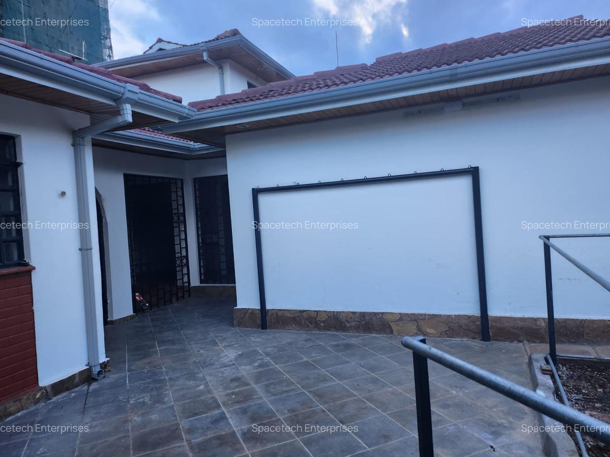 4 Bed House with En Suite in Lavington - 4