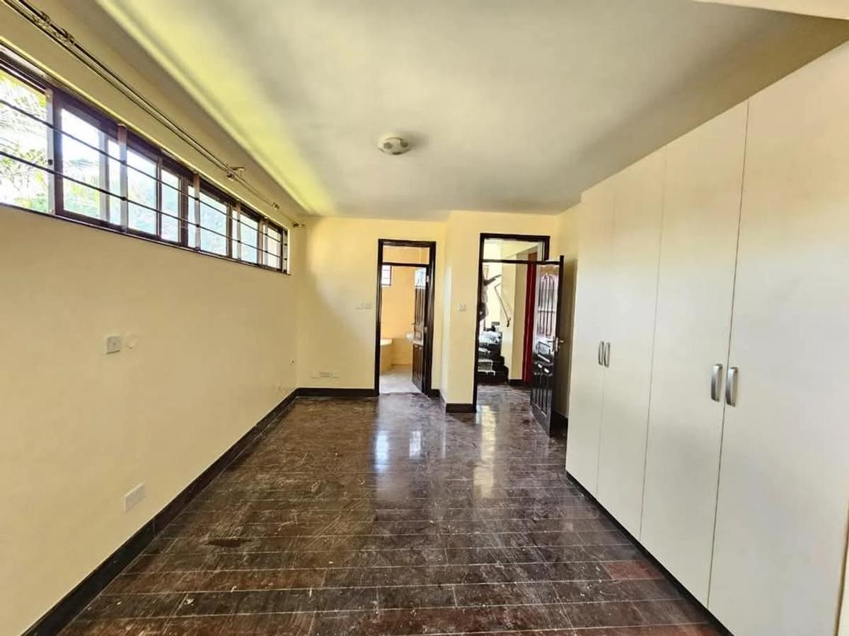 5 Bed Villa with En Suite at Lavington - 8